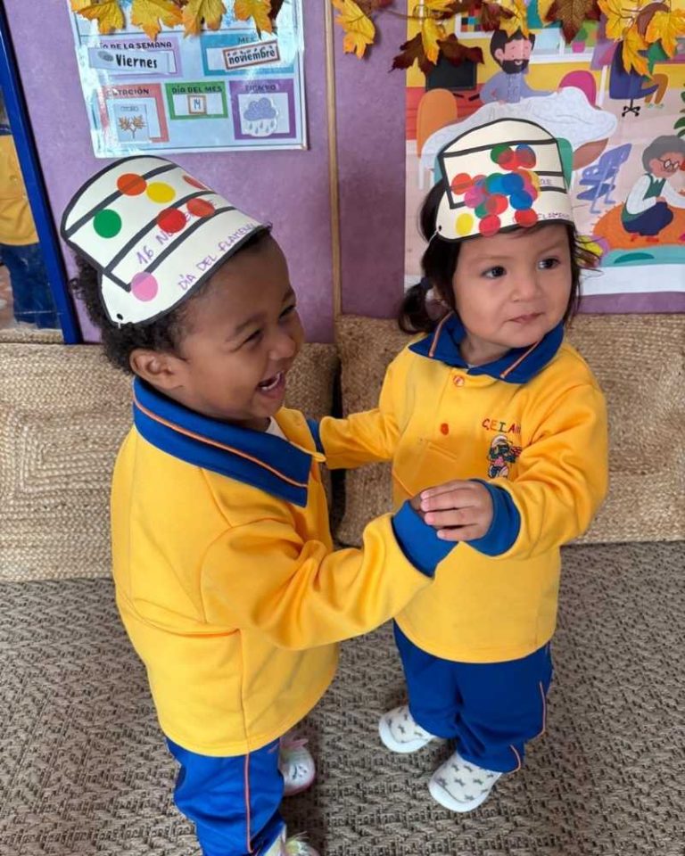 guarderia-castilleja-de-la-cuesta-niños-bailando