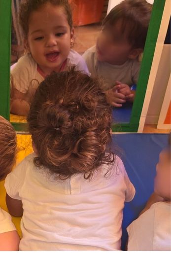 guarderia-castilleja-de-la-cuesta-niña-espejo